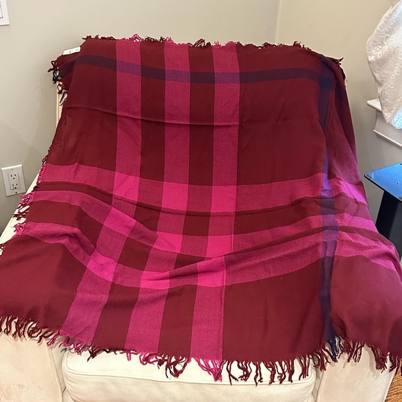 BURBERRY Large Giant Checker Wool Scarf - Picture 3 of 5